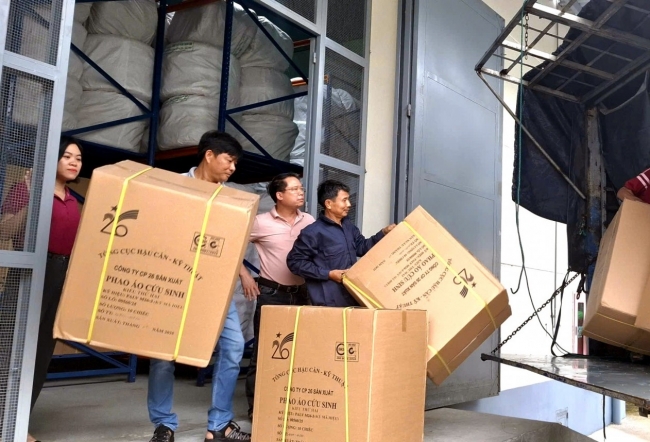 Cục Dự trữ Nhà nước xuất cấp hàng trăm tấn lương thực, vật tư dự trữ quốc gia cho Quảng Ngãi, Tuyên Quang