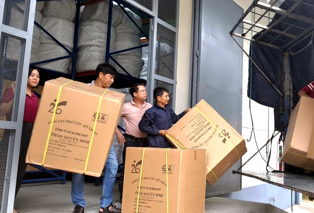 Cục Dự trữ Nhà nước xuất cấp hàng trăm tấn lương thực, vật tư dự trữ quốc gia cho Quảng Ngãi, Tuyên Quang