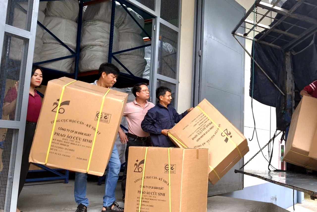 Cục Dự trữ Nhà nước xuất cấp hàng trăm tấn lương thực, vật tư dự trữ quốc gia cho Quảng Ngãi, Tuyên Quang Cục Dự trữ Nhà nước xuất cấp hàng trăm tấn lương thực, vật tư dự trữ quốc gia cho Quảng Ngãi, Tuyên Quang