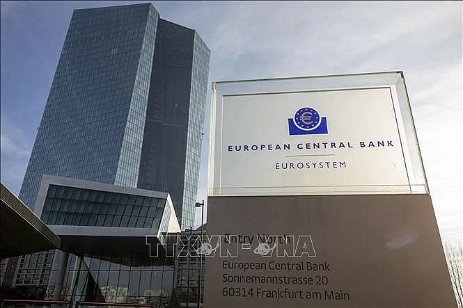 ECB giữ nguyên lãi suất cơ bản khi kinh tế Eurozone duy trì ổn định