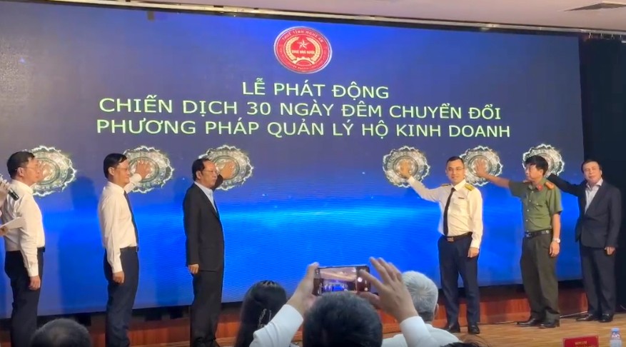 Thuế tỉnh Nghệ An phát động chiến dịch 30 ngày đêm chuyển đổi mô hình quản lý thuế đối với hộ kinh doanh Thuế tỉnh Nghệ An phát động chiến dịch 30 ngày đêm chuyển đổi mô hình quản lý thuế đối với hộ kinh doanh