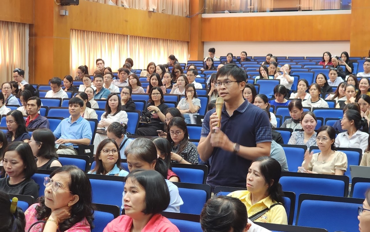 Thuế TP. Hồ Chí Minh giải đáp nhiều câu hỏi cho doanh nghiệp trên địa bàn Thuế TP. Hồ Chí Minh giải đáp nhiều câu hỏi cho doanh nghiệp trên địa bàn
