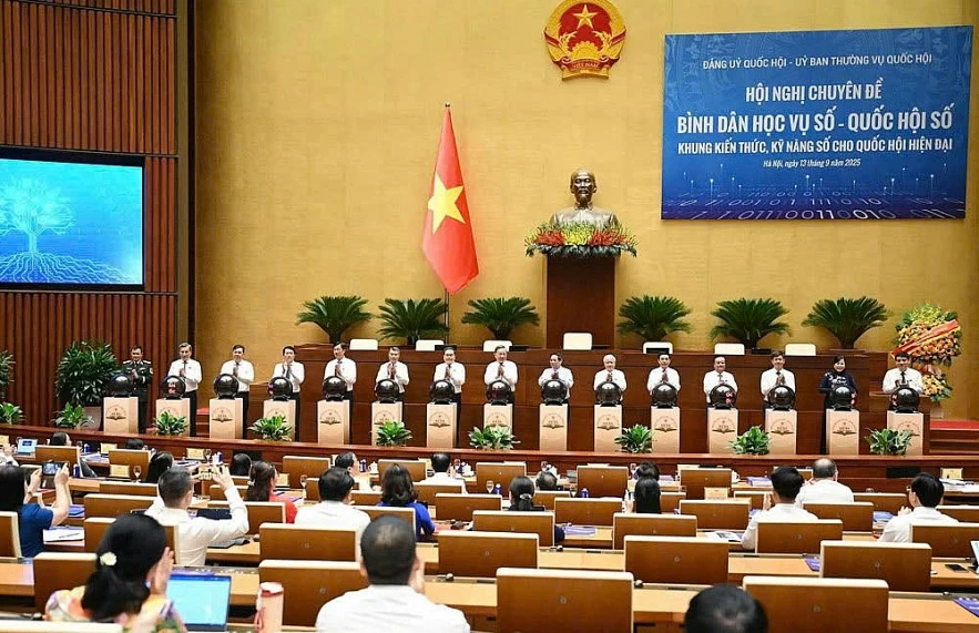 Bài 3 Quốc hội số: Nỗ lực đổi mới để phục vụ Nhân dân Bài 3 Quốc hội số: Nỗ lực đổi mới để phục vụ Nhân dân