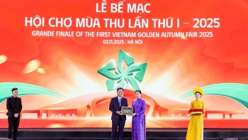 Agribank trao 10 tỷ đồng an sinh xã hội, cùng cả nước hướng về đồng bào vùng bão lũ