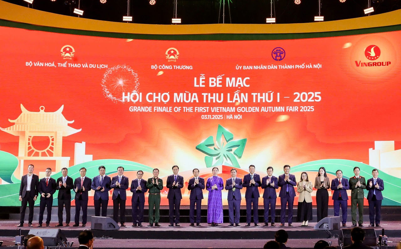 Agribank trao 10 tỷ đồng an sinh xã hội, cùng cả nước hướng về đồng bào vùng bão lũ Agribank trao 10 tỷ đồng an sinh xã hội, cùng cả nước hướng về đồng bào vùng bão lũ