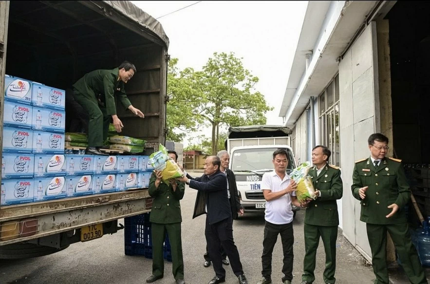 Ấm áp nghĩa tình Petrovietnam để kịp thời hỗ trợ các tỉnh miền Trung bị thiên tai