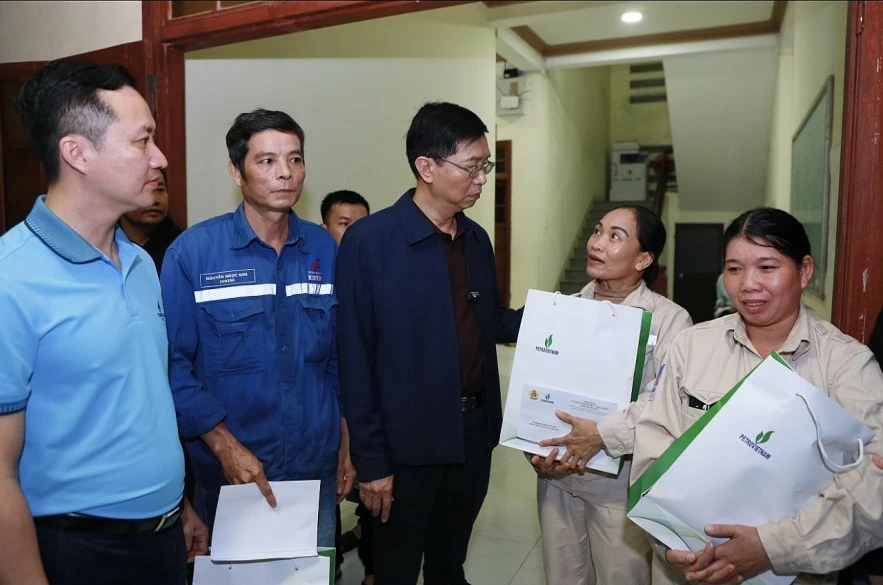 Ấm áp nghĩa tình Petrovietnam để kịp thời hỗ trợ các tỉnh miền Trung bị thiên tai