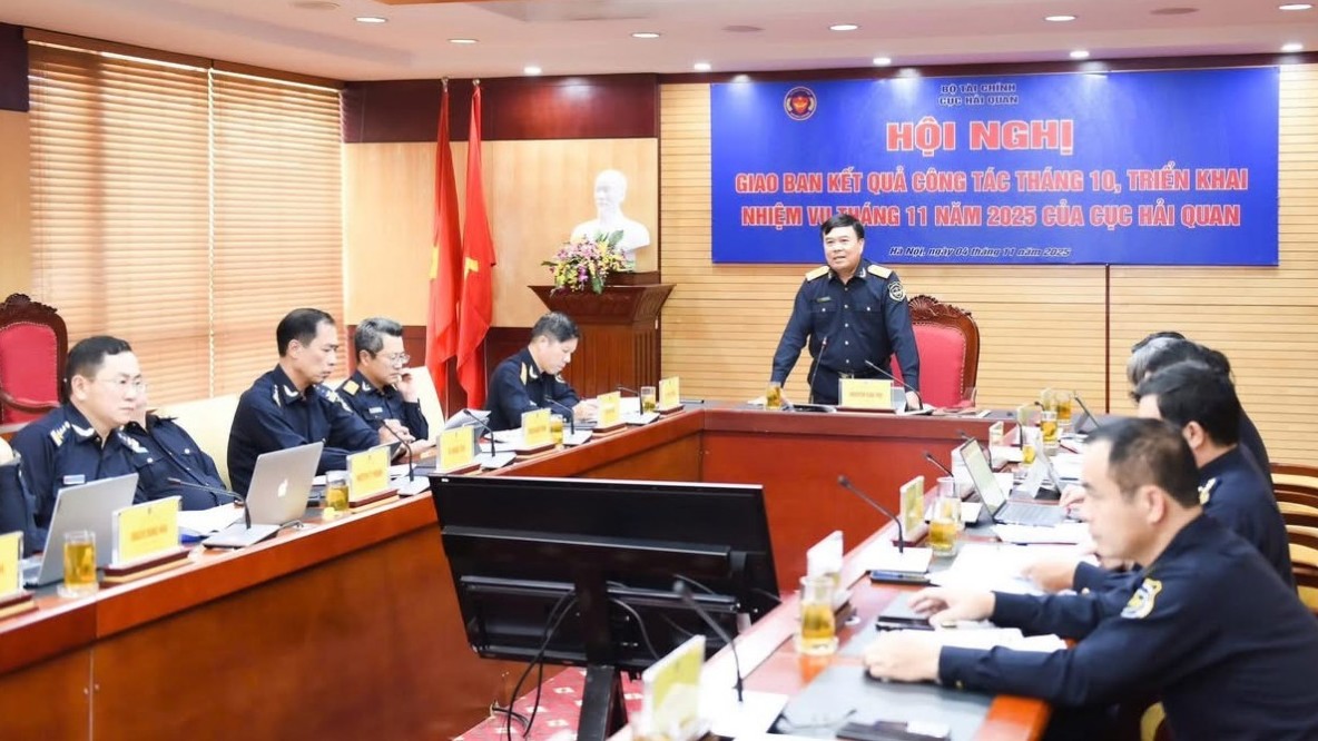 Hải quan thu ngân sách từ hoạt động xuất nhập khẩu đạt  379.816 tỷ đồng