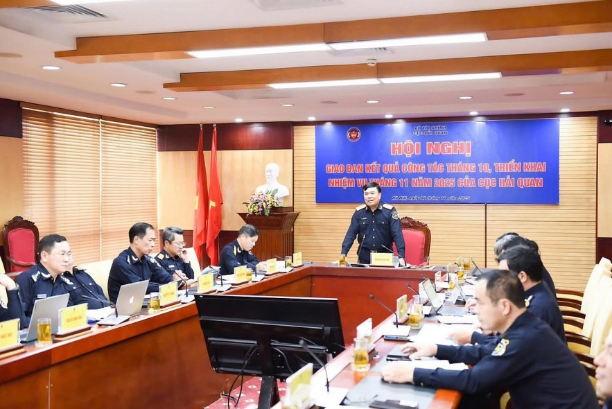 undefined Hải quan thu ngân sách từ hoạt động xuất nhập khẩu đạt 379.816 tỷ đồng