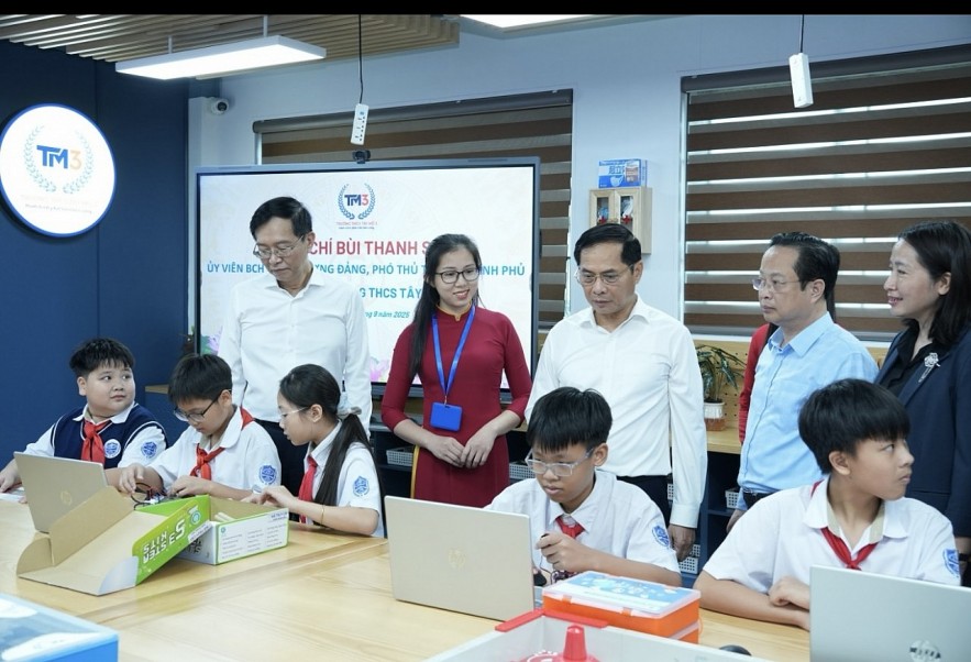 undefined STEM Innovation Petrovietnam: Thắp sáng “nguồn năng lượng tri thức” cho tương lai đất nước