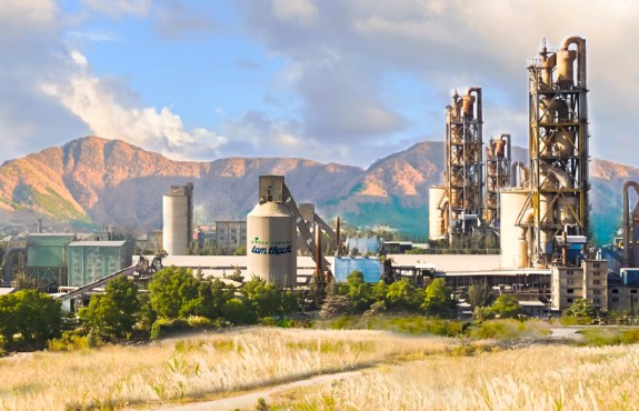 Công ty CP Xi măng và Xây dựng Quảng Ninh lãi quý III giảm hơn một nửa dù doanh thu tăng mạnh