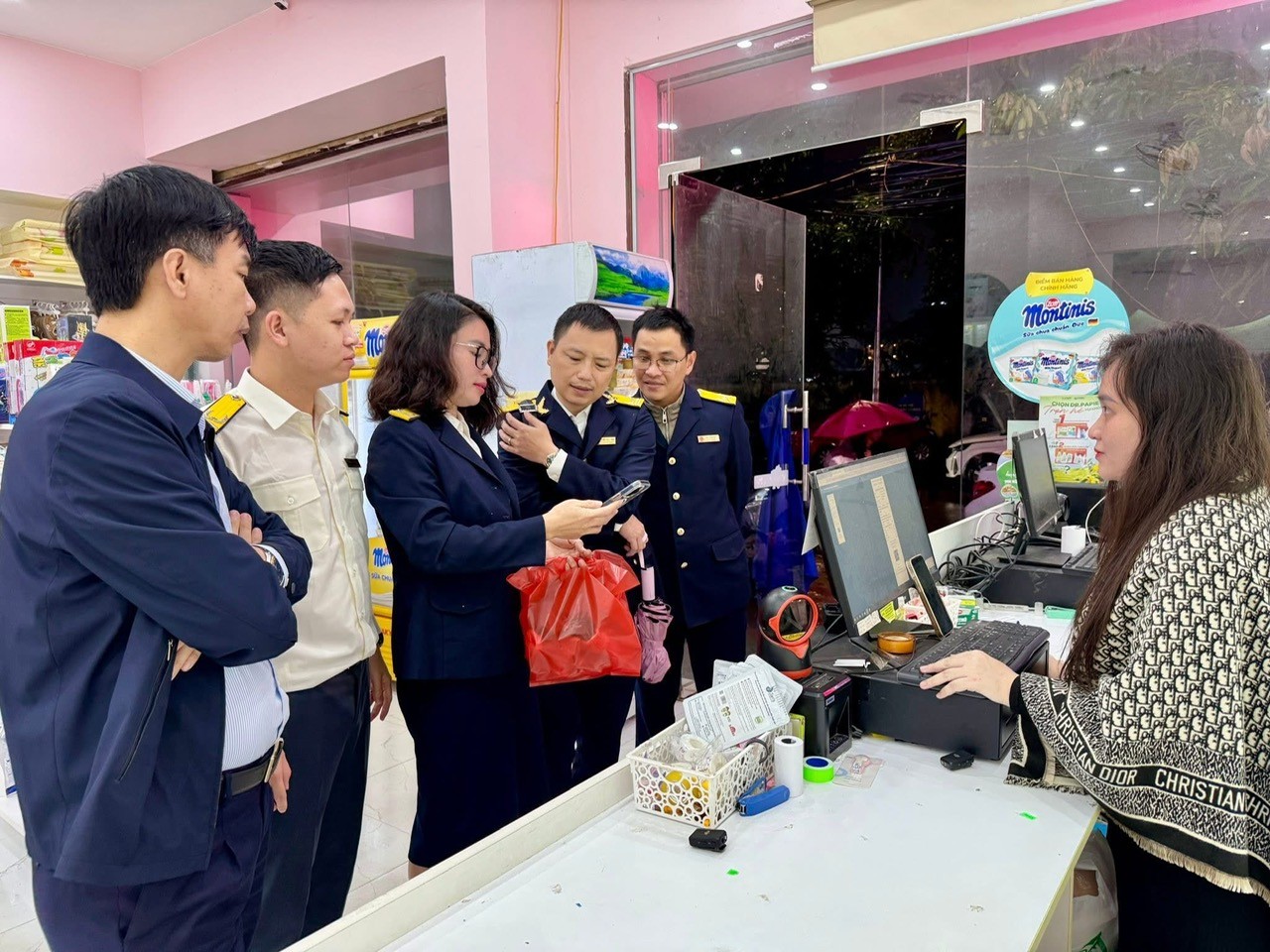 Bộ Tài chính đề nghị nghiên cứu hỗ trợ về tài chính cho hộ kinh doanh chuyển đổi sang kê khai, nộp thuế Bộ Tài chính đề nghị nghiên cứu hỗ trợ về tài chính cho hộ kinh doanh chuyển đổi sang kê khai, nộp thuế