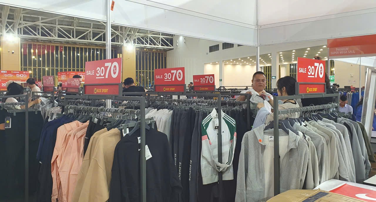 10 tháng, tổng mức bán lẻ hàng hóa và doanh thu dịch vụ tiêu dùng tăng 9,3% 10 tháng, tổng mức bán lẻ hàng hóa và doanh thu dịch vụ tiêu dùng tăng 9,3%