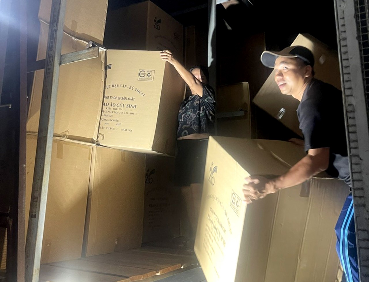 Chi Cục Dự trữ Nhà nước khu vực XIII kịp thời xuất cấp vật tư, thiết bị dự trữ quốc gia cho Khánh Hòa Chi Cục Dự trữ Nhà nước khu vực XIII kịp thời xuất cấp vật tư, thiết bị dự trữ quốc gia cho Khánh Hòa