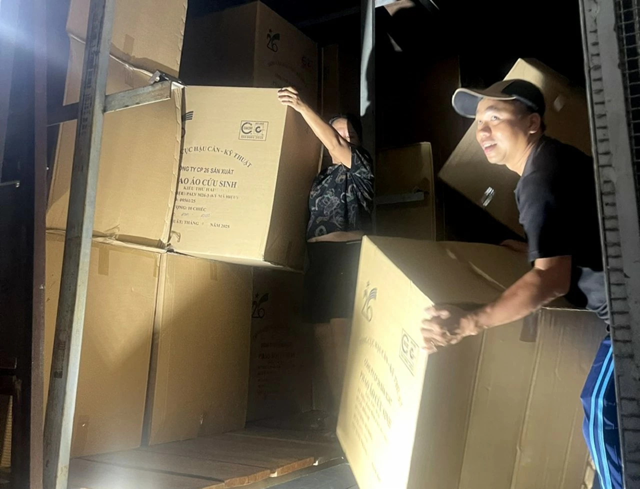 Chi Cục Dự trữ Nhà nước khu vực XIII kịp thời xuất cấp vật tư, thiết bị dự trữ quốc gia cho Khánh Hòa Chi Cục Dự trữ Nhà nước khu vực XIII kịp thời xuất cấp vật tư, thiết bị dự trữ quốc gia cho Khánh Hòa