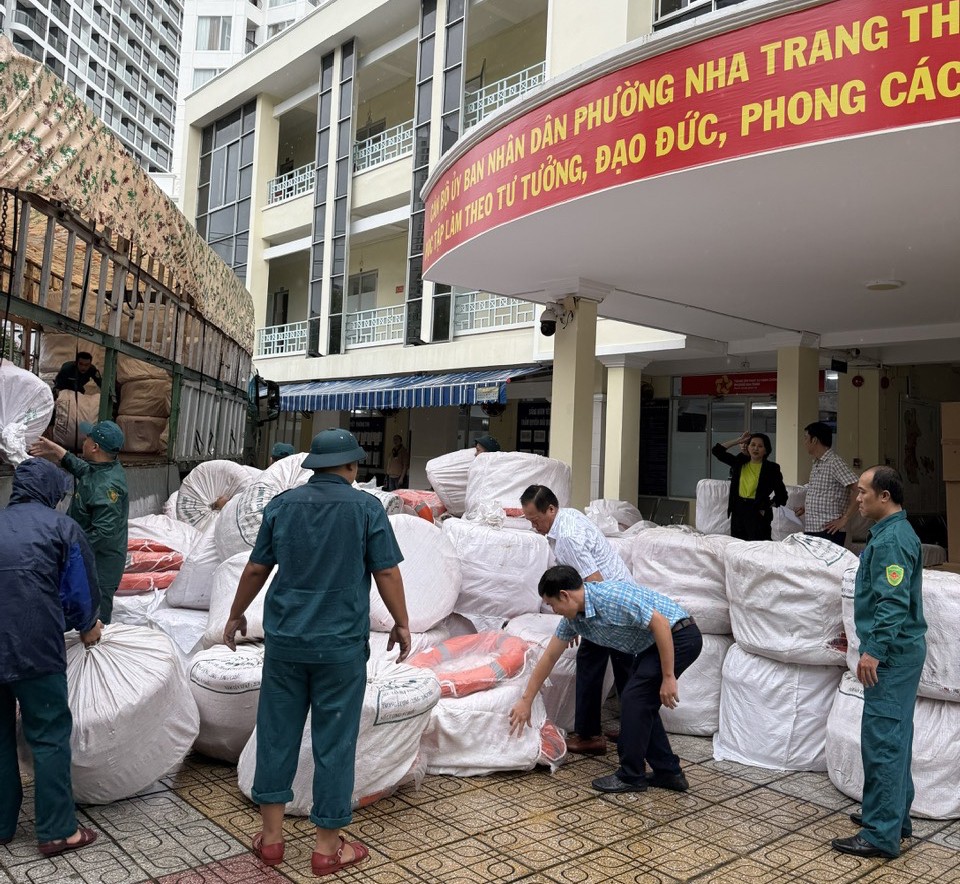 Chi Cục Dự trữ Nhà nước khu vực XIII kịp thời xuất cấp vật tư, thiết bị dự trữ quốc gia cho Khánh Hòa Chi Cục Dự trữ Nhà nước khu vực XIII kịp thời xuất cấp vật tư, thiết bị dự trữ quốc gia cho Khánh Hòa