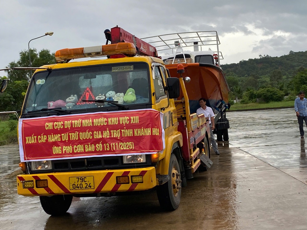 Chi Cục Dự trữ Nhà nước khu vực XIII kịp thời xuất cấp vật tư, thiết bị dự trữ quốc gia cho Khánh Hòa Chi Cục Dự trữ Nhà nước khu vực XIII kịp thời xuất cấp vật tư, thiết bị dự trữ quốc gia cho Khánh Hòa