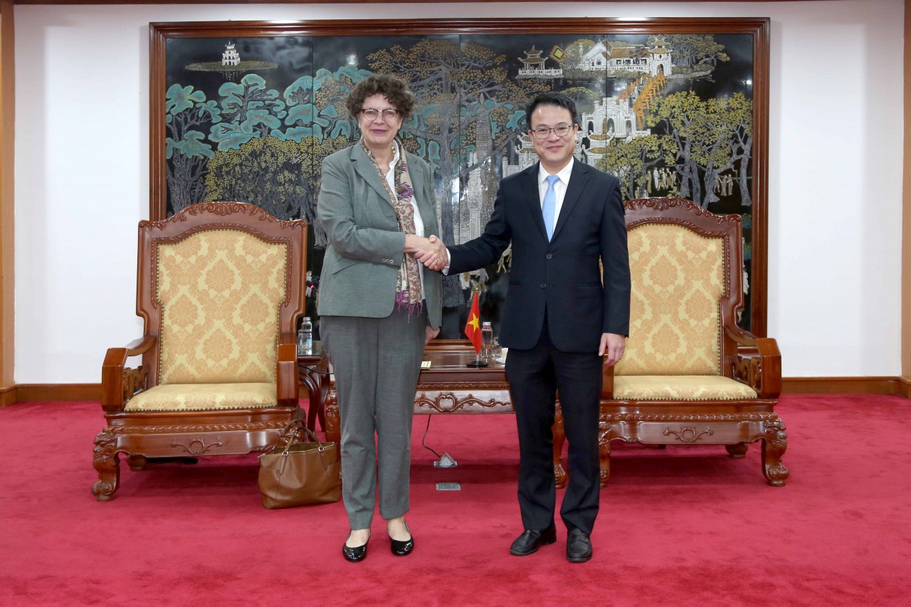 Thứ trưởng Trần Quốc Phương tiếp Đại sứ CHLB Đức tại Việt Nam Helga Margarete Barth Thứ trưởng Trần Quốc Phương tiếp Đại sứ CHLB Đức tại Việt Nam Helga Margarete Barth