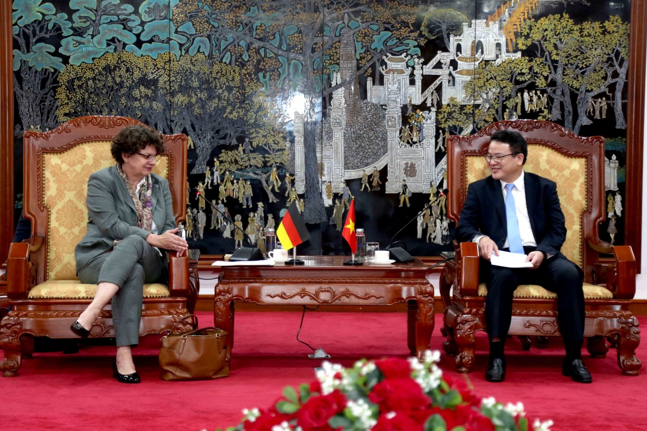 Thứ trưởng Trần Quốc Phương tiếp Đại sứ CHLB Đức tại Việt Nam Helga Margarete Barth Thứ trưởng Trần Quốc Phương tiếp Đại sứ CHLB Đức tại Việt Nam Helga Margarete Barth