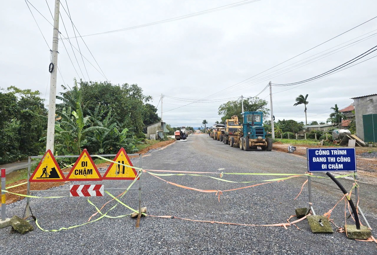 Nhà thầu đang tập trung nguồn lực để hoàn thành những hạng mục còn lại Dự án đường nối cầu An Mô vào Khu lưu niệm Tổng Bí thư Lê Duẩn Nhà thầu đang tập trung nguồn lực để hoàn thành những hạng mục còn lại Dự án đường nối cầu An Mô vào Khu lưu niệm Tổng Bí thư Lê Duẩn
