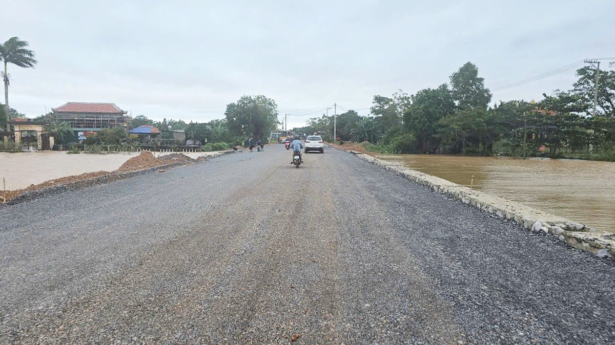 Sau nhiều năm thực hiện, Dự án đường nối cầu An Mô vào Khu lưu niệm Tổng Bí thư Lê Duẩn đã cơ bản hoàn thành công tác bàn giao mặt bằng. Ảnh: Ngọc Tân Sau nhiều năm thực hiện, Dự án đường nối cầu An Mô vào Khu lưu niệm Tổng Bí thư Lê Duẩn đã cơ bản hoàn thành công tác bàn giao mặt bằng. Ảnh: Ngọc Tân