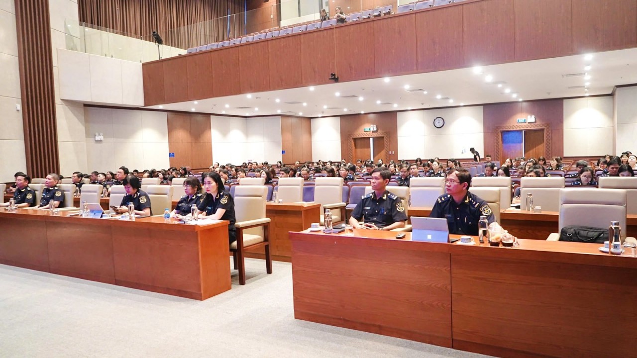 Hải quan Khu vực II: Chủ động đồng hành cùng doanh nghiệp Việt ứng phó “hàng rào thuế Mỹ” Hải quan Khu vực II: Chủ động đồng hành cùng doanh nghiệp Việt ứng phó “hàng rào thuế Mỹ”