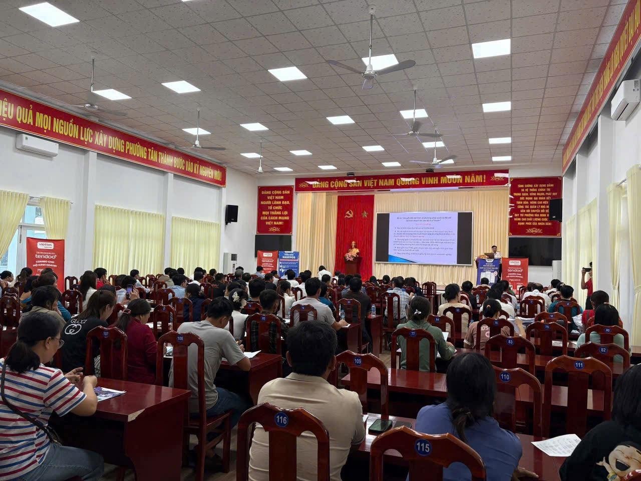 Thuế TP. Hồ Chí Minh phát động phong trào thi đua “60 ngày cao điểm” chuyển đổi từ thuế khoán sang kê khai Thuế TP. Hồ Chí Minh phát động phong trào thi đua “60 ngày cao điểm” chuyển đổi từ thuế khoán sang kê khai