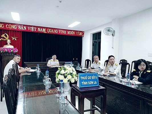 Thuế tỉnh Sơn La triển khai “60 ngày cao điểm chuyển đổi mô hình từ thuế khoán sang kê khai đối với hộ kinh doanh” Thuế tỉnh Sơn La triển khai “60 ngày cao điểm chuyển đổi mô hình từ thuế khoán sang kê khai đối với hộ kinh doanh”
