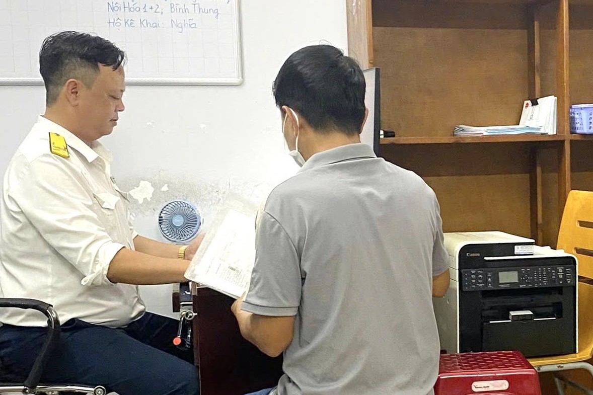 Thuế cơ sở 26 TP. Hồ Chí Minh không quản ngày nghỉ để hỗ trợ hộ kinh doanh