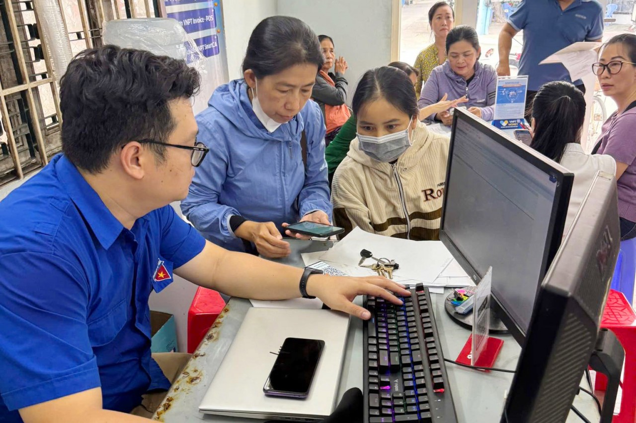 Thuế cơ sở 26 TP. Hồ Chí Minh không quản ngày nghỉ để hỗ trợ hộ kinh doanh