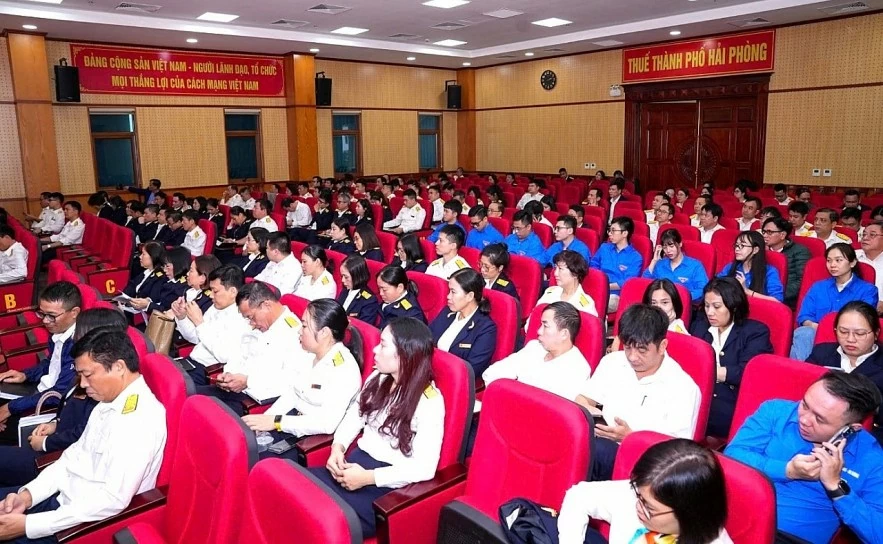 Thuế TP. Hải Phòng triển khai 60 ngày cao điểm chuyển đổi mô hình từ thuế khoán sang kê khai với hộ kinh doanh Thuế TP. Hải Phòng triển khai 60 ngày cao điểm chuyển đổi mô hình từ thuế khoán sang kê khai với hộ kinh doanh