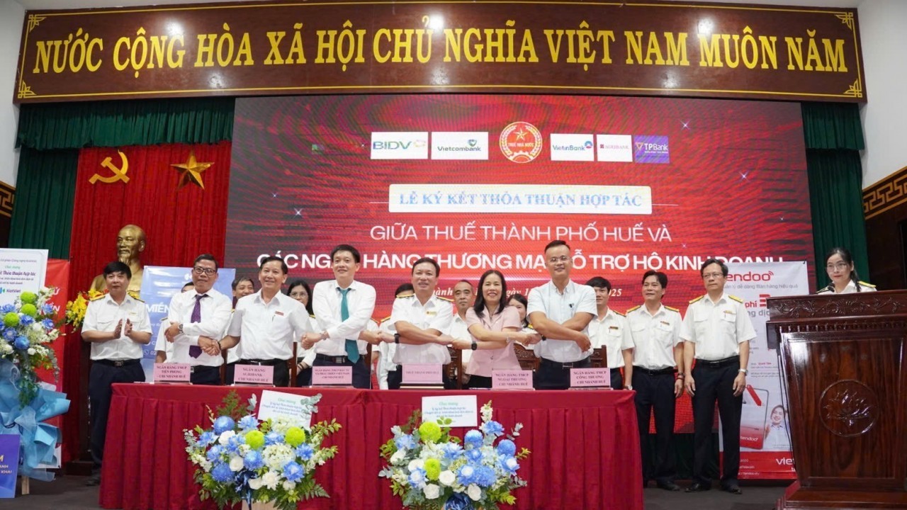 Thuế TP. Huế triển khai “45 ngày cao điểm chuyển đổi mô hình từ thuế khoán sang kê khai đối với hộ kinh doanh”