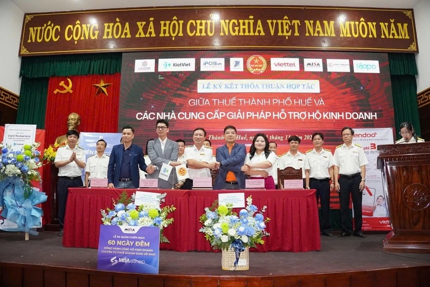 Thuế TP. Huế triển khai “45 ngày cao điểm chuyển đổi mô hình từ thuế khoán sang kê khai đối với hộ kinh doanh”