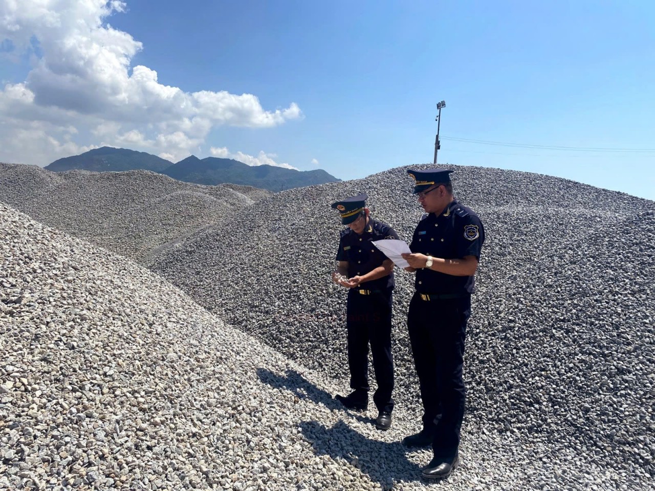 Chi cục Hải quan khu vực XIII: Giữ nhịp thu ngân sách giữa khó khăn thương mại