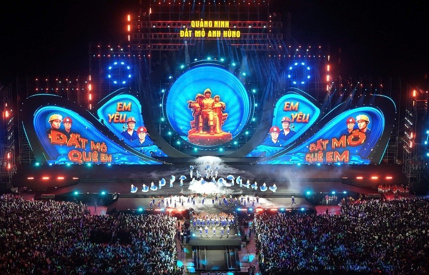 Quảng Ninh: Concert “Quảng Ninh - Đất mỏ anh hùng" thu hút hơn 30.000 khán giả
