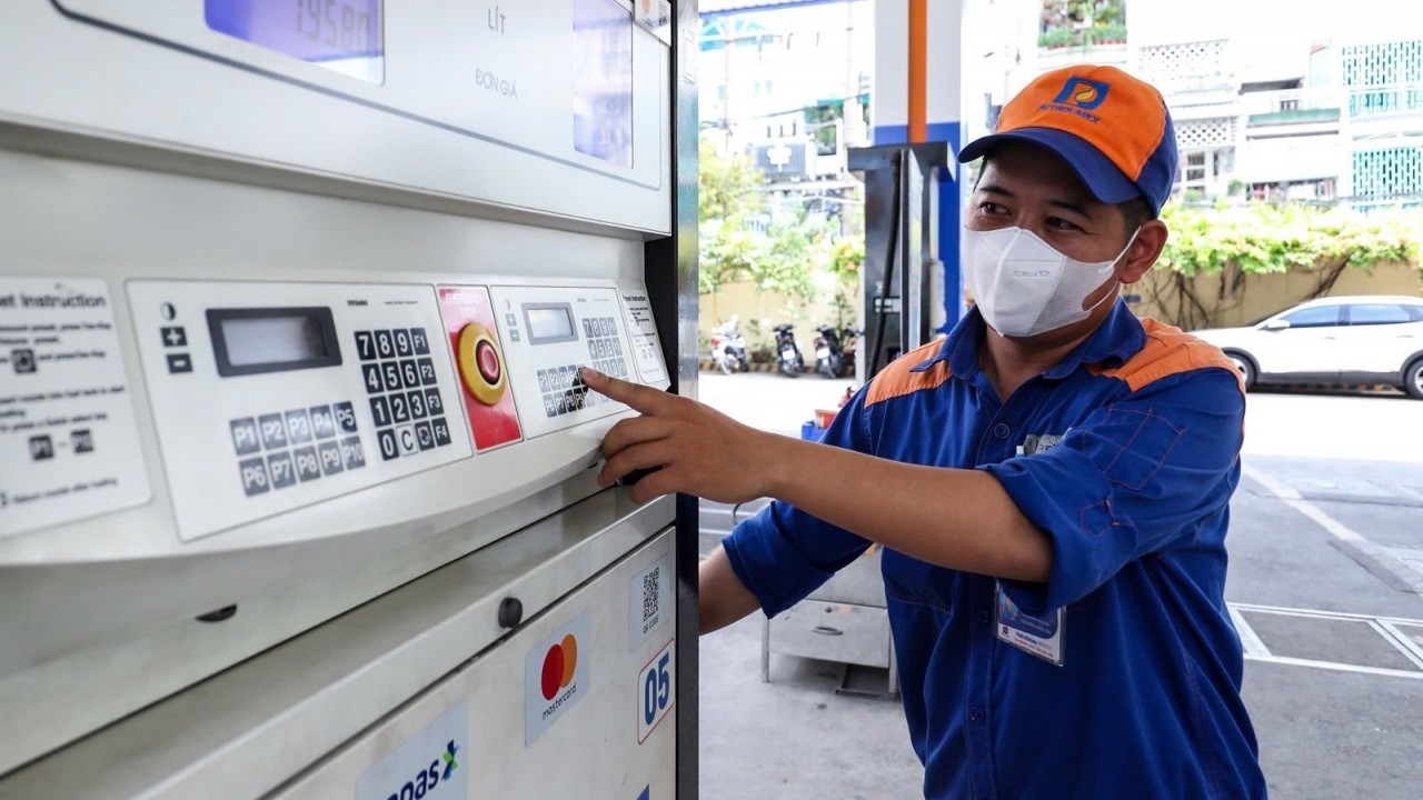 Ngày 13/11: Giá xăng trong nước chiều nay được dự báo có thể sẽ tiếp tục giảm