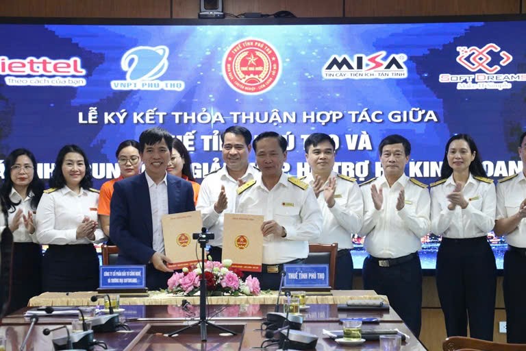 Thuế tỉnh Phú Thọ ký kết thỏa thuận hợp tác với các nhà cung cấp giải pháp hỗ trợ hộ kinh doanh chuyển đổi số Thuế tỉnh Phú Thọ ký kết thỏa thuận hợp tác với các nhà cung cấp giải pháp hỗ trợ hộ kinh doanh chuyển đổi số
