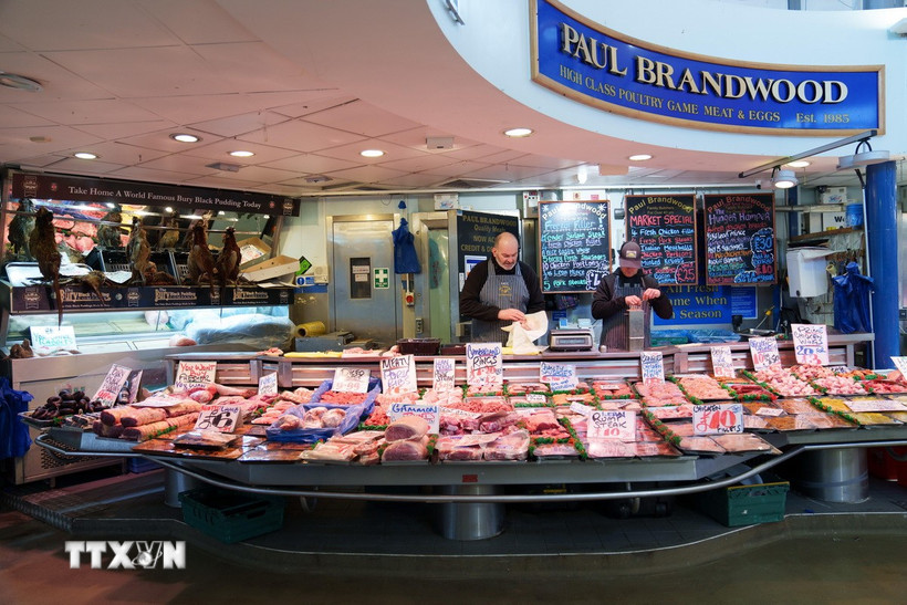Một quầy hàng tại chợ ở Manchester, Anh. (Ảnh: THX/TTXVN)