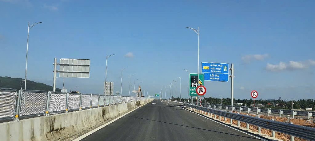 Thông xe 2 cao tốc qua Nam Trung Bộ vào ngày 19/12