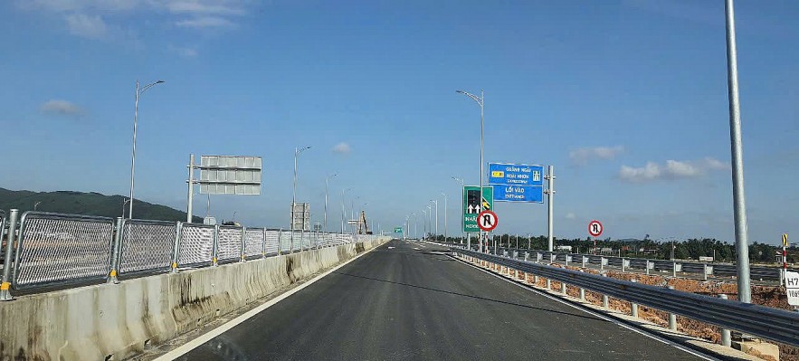 Thông xe 2 cao tốc qua Nam Trung Bộ vào ngày 19/12 Thông xe 2 cao tốc qua Nam Trung Bộ vào ngày 19/12