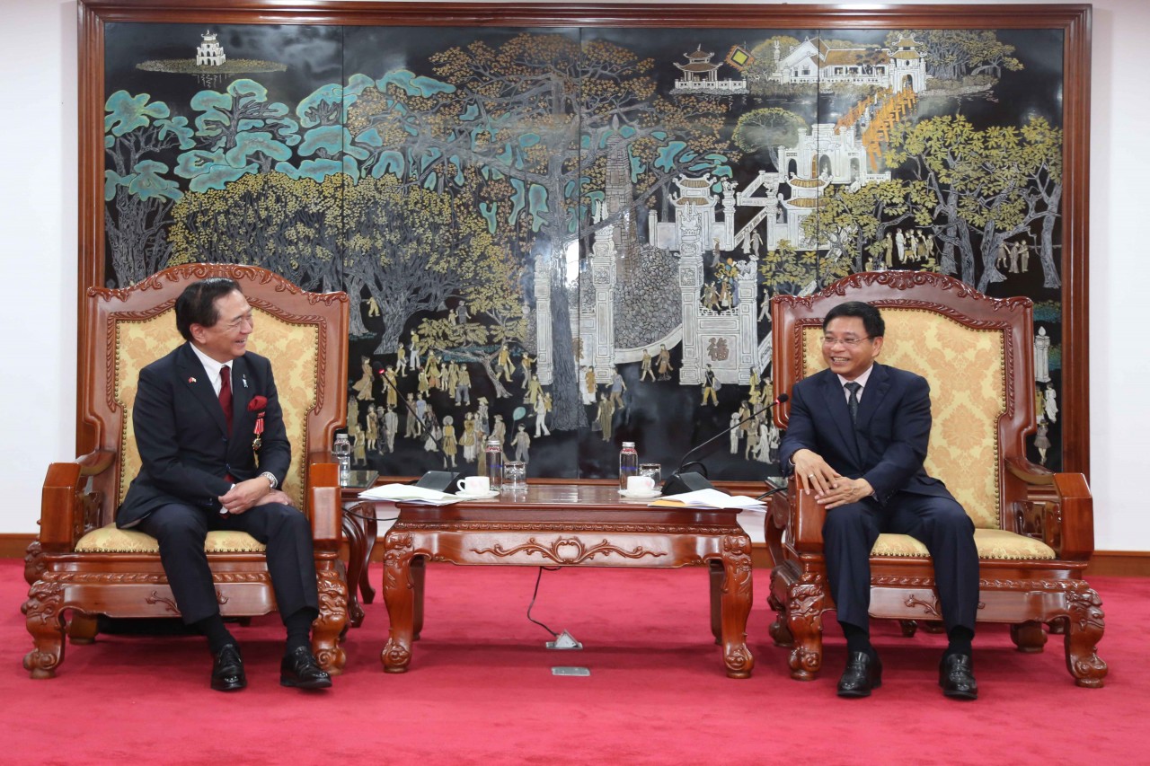 Bộ trưởng Nguyễn Văn Thắng tiếp Thống đốc Kuroiwa Yuji
