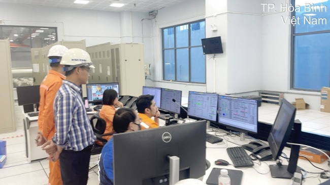 Hòa lưới thành công tổ máy số 2 dự án Nhà máy Thủy điện Hòa Bình mở rộng