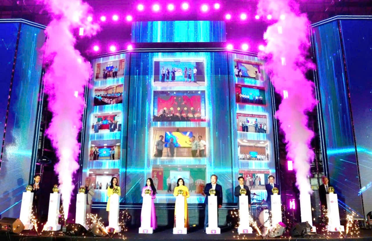 Khai mạc “Ngày mua sắm trực tuyến Việt Nam - Online Friday 2025” Khai mạc “Ngày mua sắm trực tuyến Việt Nam - Online Friday 2025”