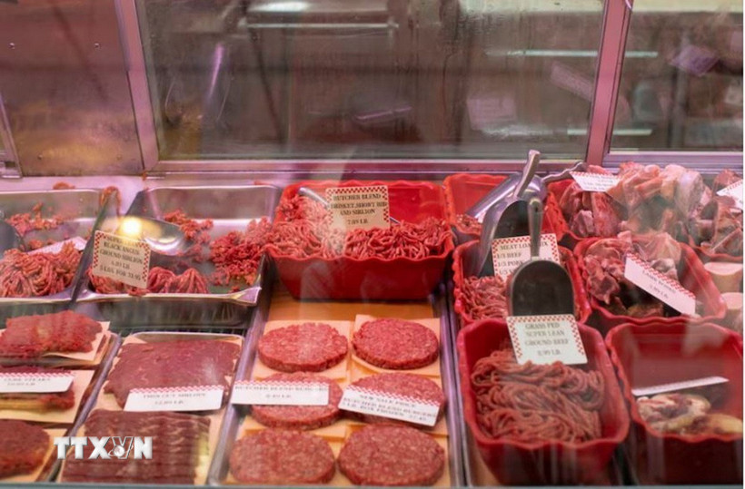 Mỹ giảm thuế nhập khẩu thịt bò, càphê và nhiều loại thực phẩm Thịt bò được bày bán tại chợ Đông ở Washington, Mỹ. (Ảnh: Reuters/TTXVN)