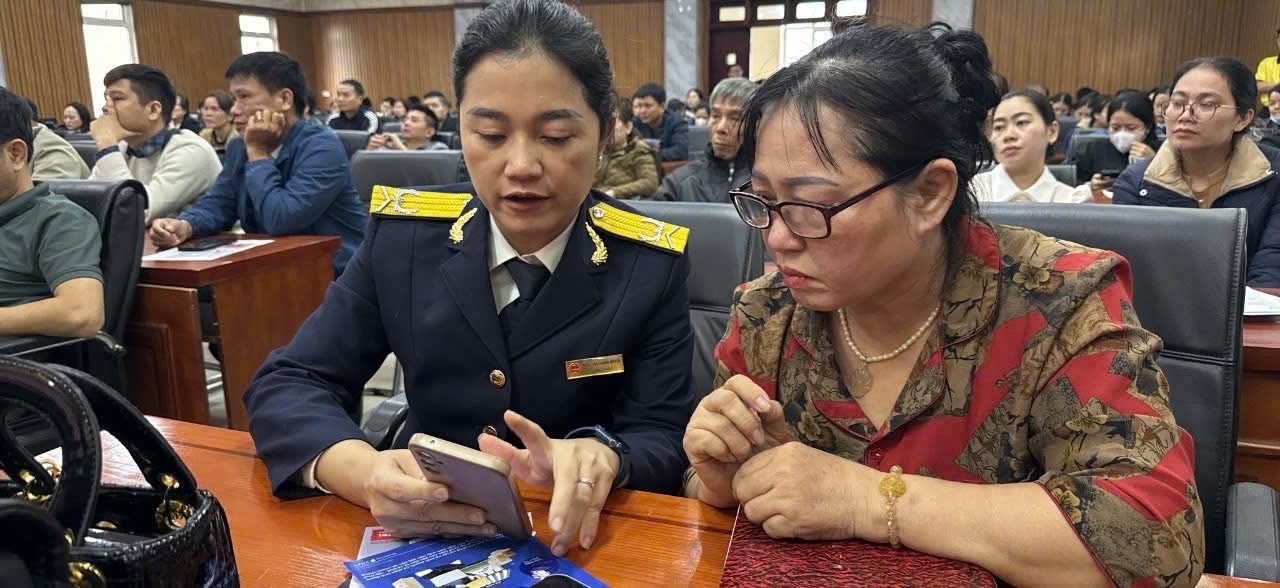 Ngành Thuế sẵn sàng đồng hành cùng hộ kinh doanh chuyển từ thuế khoán sang kê khai Ngành Thuế sẵn sàng đồng hành cùng hộ kinh doanh chuyển từ thuế khoán sang kê khai