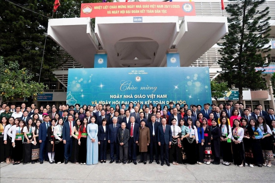 Học viện Tài chính kỷ niệm Ngày nhà giáo Việt Nam và Ngày hội đại đoàn kết toàn dân tộc Học viện Tài chính kỷ niệm Ngày Nhà giáo Việt Nam và Ngày hội đại đoàn kết toàn dân tộc