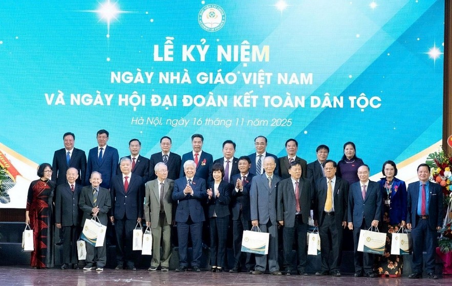 Học viện Tài chính kỷ niệm Ngày nhà giáo Việt Nam và Ngày hội đại đoàn kết toàn dân tộc Học viện Tài chính kỷ niệm Ngày Nhà giáo Việt Nam và Ngày hội đại đoàn kết toàn dân tộc
