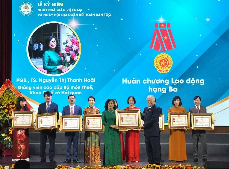 Học viện Tài chính kỷ niệm Ngày Nhà giáo Việt Nam và Ngày hội đại đoàn kết toàn dân tộc
