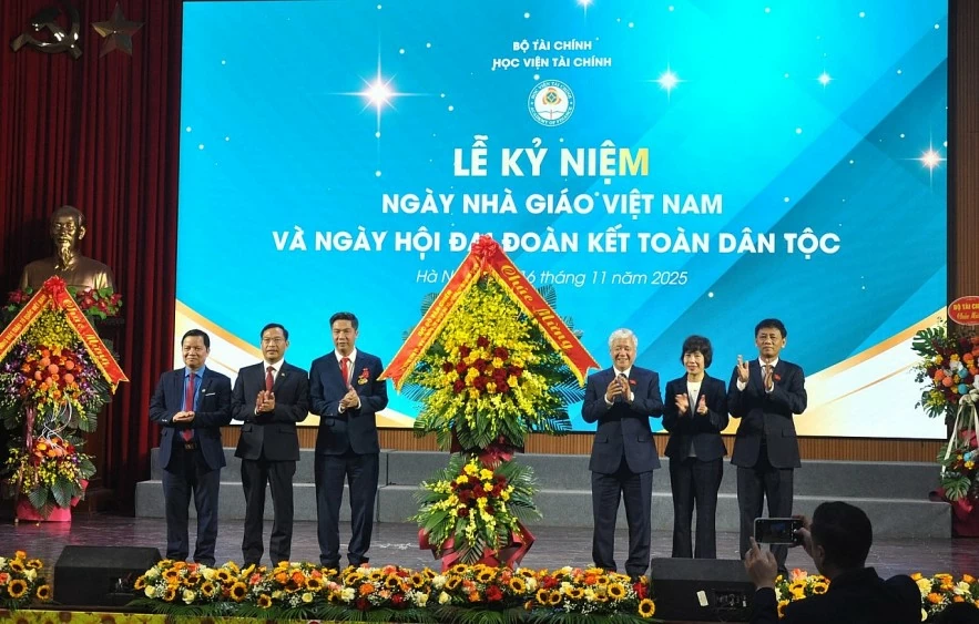 Học viện Tài chính kỷ niệm Ngày Nhà giáo Việt Nam và Ngày hội đại đoàn kết toàn dân tộc