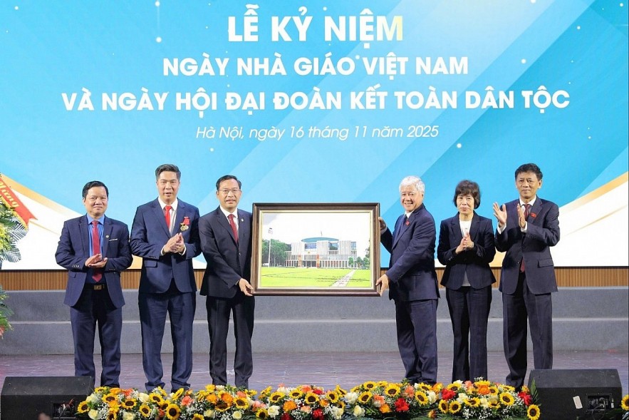 Học viện Tài chính kỷ niệm Ngày nhà giáo Việt Nam và Ngày hội đại đoàn kết toàn dân tộc Học viện Tài chính kỷ niệm Ngày Nhà giáo Việt Nam và Ngày hội đại đoàn kết toàn dân tộc